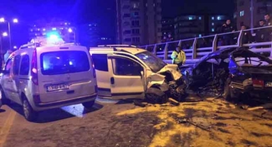 3 araç kazaya karıştı