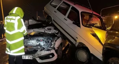 3 otomobil kazaya karıştı; 1 yaralı