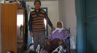 7 yıldır eşine bakıyor