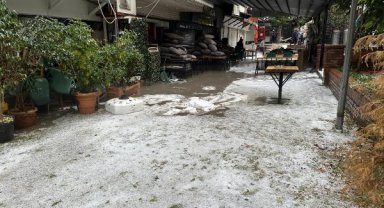 Alanya'da dolu ve sağanak hayatı felç etti