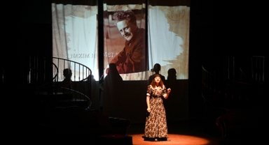 Alkışlar; 'Sonsuz Kadın Sonsuz Cumhuriyet'e