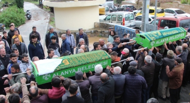 Anne ve oğlu toprağa verildi