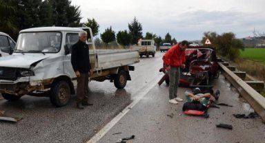 Arızalanan otomobile çarptı