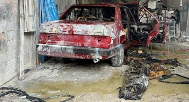 Atölyedeki araç alev alev yandı