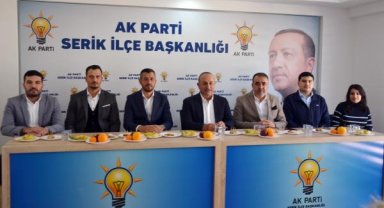 Çavuşoğlu'ndan, AK Parti Serik İlçe Başkanlığı'na ziyaret