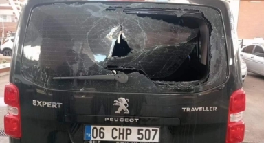 CHP aracına taşlı saldırı
