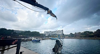 Denize düşen otomobildeki 2 genç öldü