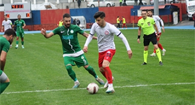 Deplasmandan puanla döndü