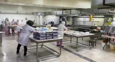 Evinde başladığı unlu mamuller yapımını 150 çalışanıyla sürdürüyor