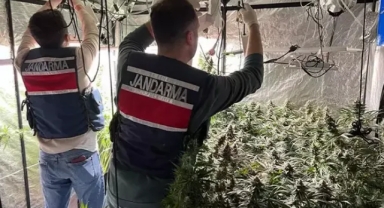 Evini uyuşturucu imalathanesine çevirdi