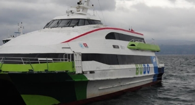 Feribot seferlerine fırtına engeli