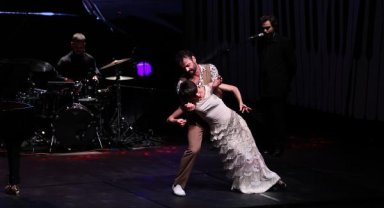 Flamenko rüzgarı estirdi