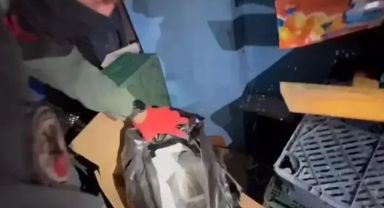 Gizlenen 15 kilo esrarı 'Larissa' buldu