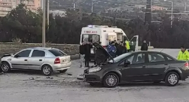 İki otomobil çarpıştı