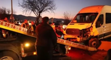 İşçi servisi devrildi