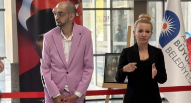 İşitme engelli ressam Kocabıyık'ın resim sergisi açıldı