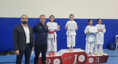 Karatecilerden 14 madalya