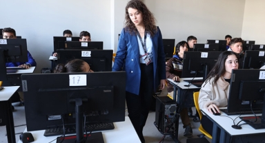 Kız öğrencilere rol model oluyorlar