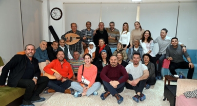 Koca çınarlar türkülerle eğlendi 