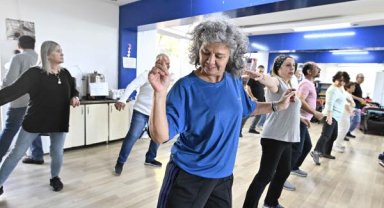 Koşa koşa dansa geliyorlar