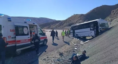 Midibüs yoldan çıktı: 27 yaralı