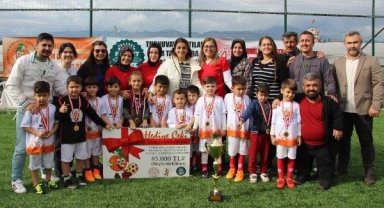 Minikler futbol turnuvası 