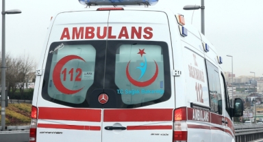 Okul servisinin çarptığı kadın ağır yaralandı