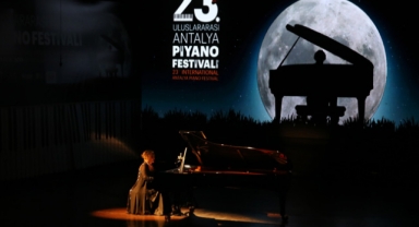  Onay Piyano Festivali'nde sahne aldı