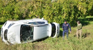 Otomobil takla attı