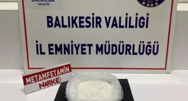 Otomobilin direksiyonunda uyuşturucu ele geçirildi