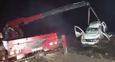 Otomobiller kafa kafaya çarpıştı