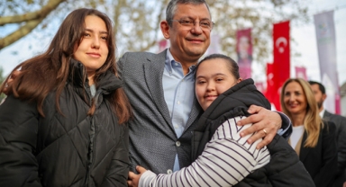 Özel, Antalya'da engellilerle bir araya geldi