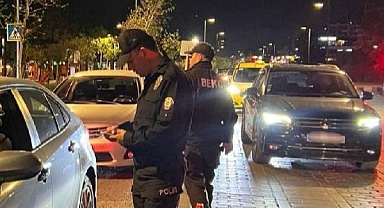 Polisten, korsan taksici ve yolcularına ceza 