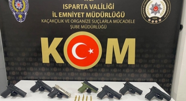 Ruhsatsız silahlar yakalandı