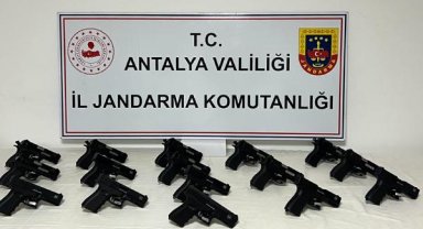Ruhsatsız tabancalar ele geçirildi