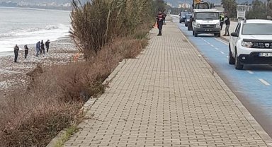Sahilde gömülü ceset bulundu