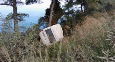 Şarampole devrilen minibüsteki 7 kişi yaralandı