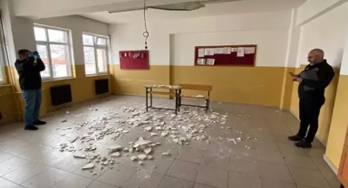 Sınıfta ders sırasında tavanın sıvası düştü: 7 öğrenci yaralı