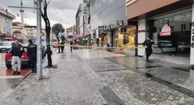 Tartıştığı dünürünün dükkanını bastı