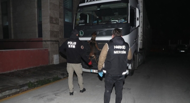 Tırın gizli bölmesinden esrar çıktı