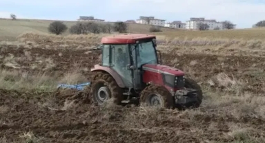 Üniversite arazisinde ekim mesaisi