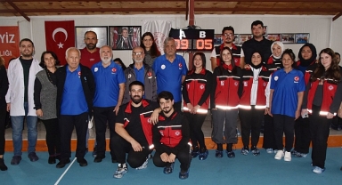 Üniversitelilerle huzurevi sakinleri bocce oynadı