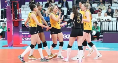 VakıfBank iki galibiyetle yarı finalde!