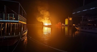 Yangın çıkan yat battı