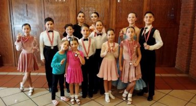 Minik dansçılar 15 madalya ile döndü