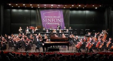 AKM'de piyano konseri