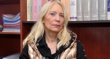 Hem kocasını hem parasını kaybetti!