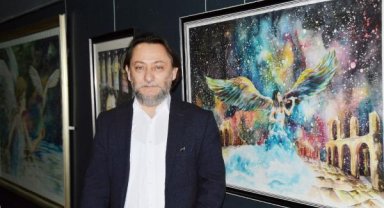 Müzede romantik resimler sergisi