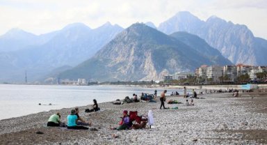 Antalya'da yazdan kalma günler yaşanıyor