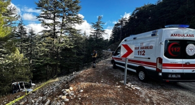 Araç devrildi: 1 ölü, 2 yaralı